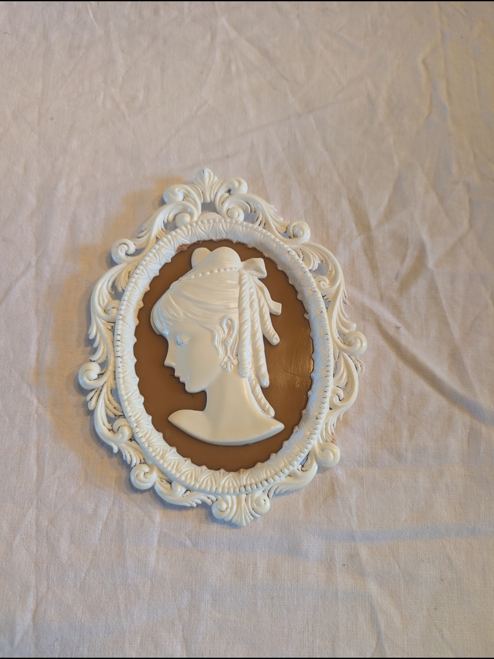 2/40$ Vintage White Cameo Wall Plaque with Brown Backing